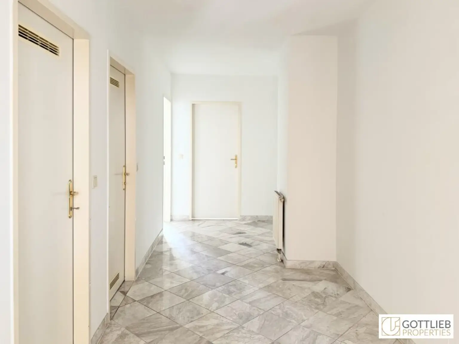 Bestlage beim Hamerlingplatz! Lichtdurchflutete 3-Zimmer-Altbau-Wohnung in saniertem Vorstadthaus inklusive zwei Garagenplätze