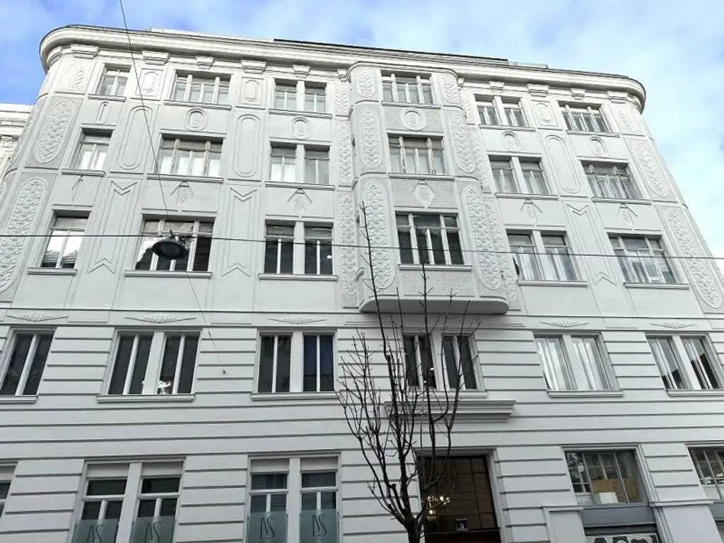 MÖLLWALDPLATZ, U1-NÄHE, 124 m2 ALTBAU, Wohnküche, 2 Zimmer, klimatisiert, 2 Bäder, Parketten, Loggia, 1. Liftstock, provisionsfrei