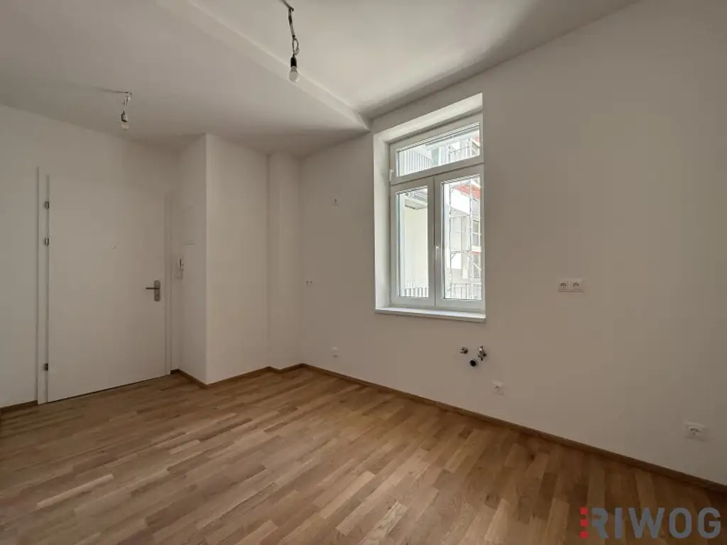 NEUER PREIS - SOMMERAKTION | 3-Zimmer Altbauwohnung mit großem innenhofseitigem Balkon im 1. Liftstock | ERSTBEZUG NACH SANIERUNG