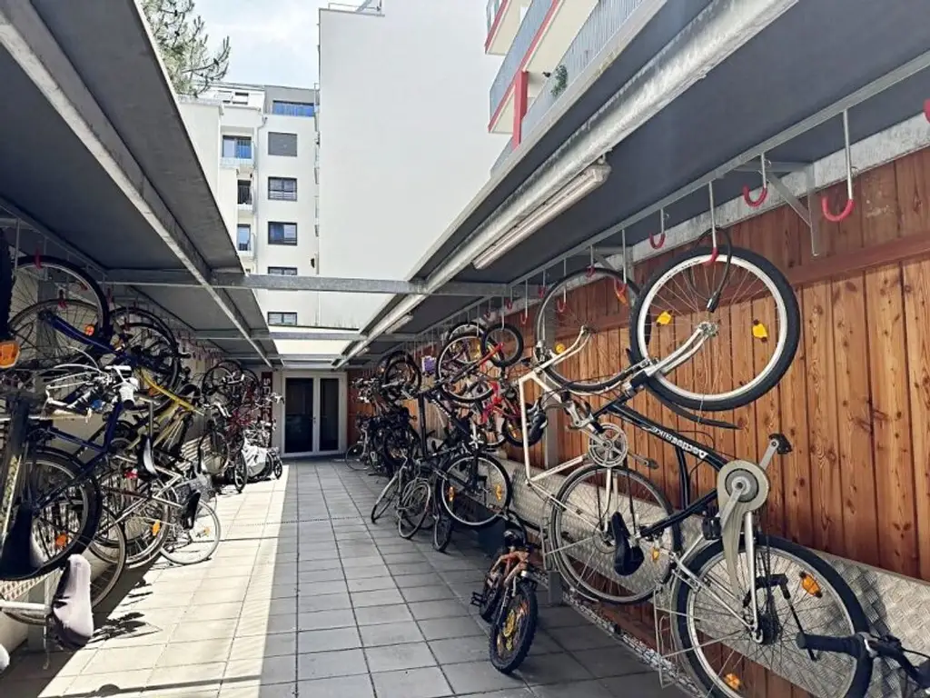 AM SPITZ-NÄHE, gepflegte 36 m2 Neubau mit 4 m2 Balkon, 2 Zimmer, Komplettküche, Wannenbad, Parketten, Garagenplatz möglich, Leopold-Ferstl-Gasse