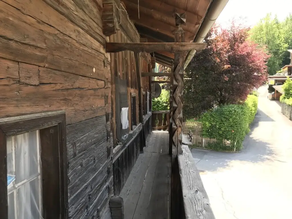 Sanierungsbedürftiges Wohnhaus in bester Wohnlage von Kolsass