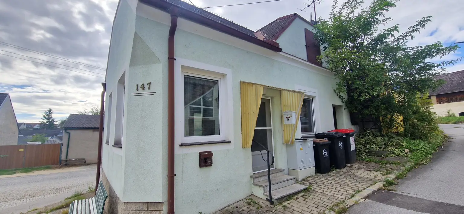 Kleines, sanierungsbedürftiges Haus in ruhiger Lage mit vielseitig nutzbarem Nebengebäude
