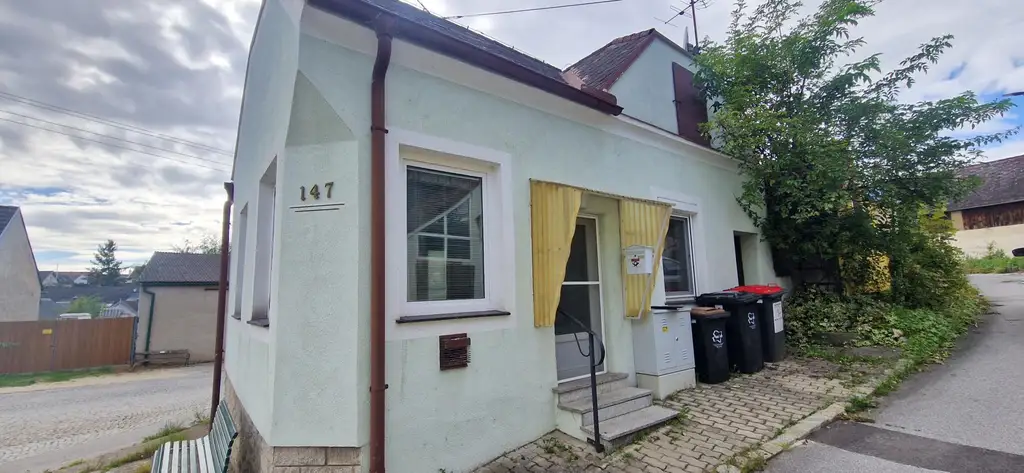 Kleines, sanierungsbedürftiges Haus in ruhiger Lage mit vielseitig nutzbarem Nebengebäude