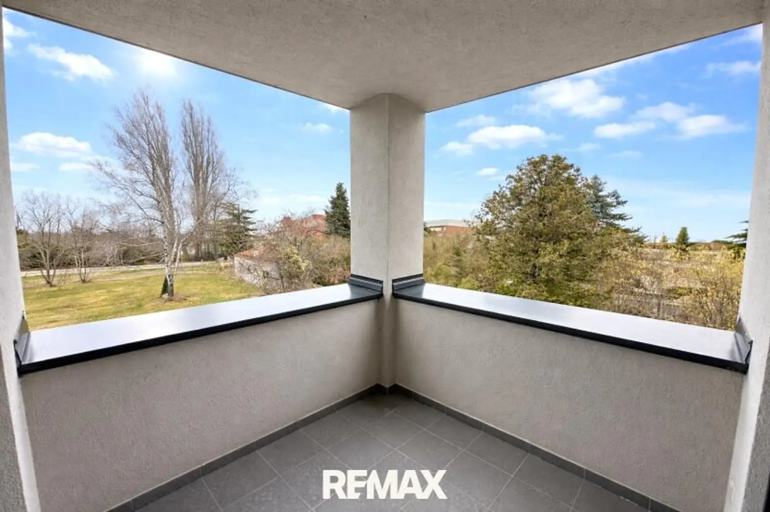 05 Loggia