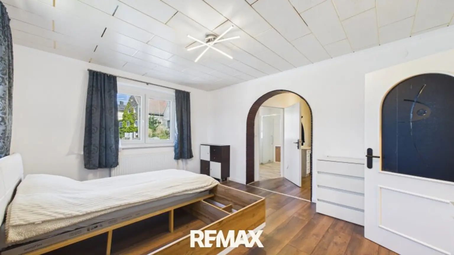 Schlafzimmer 1