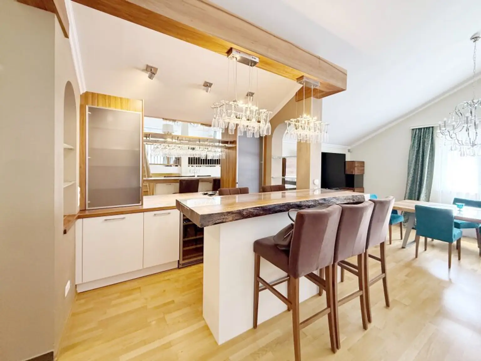 Move Right In: Fully Furnished Family Home in Weidling – 360 m²