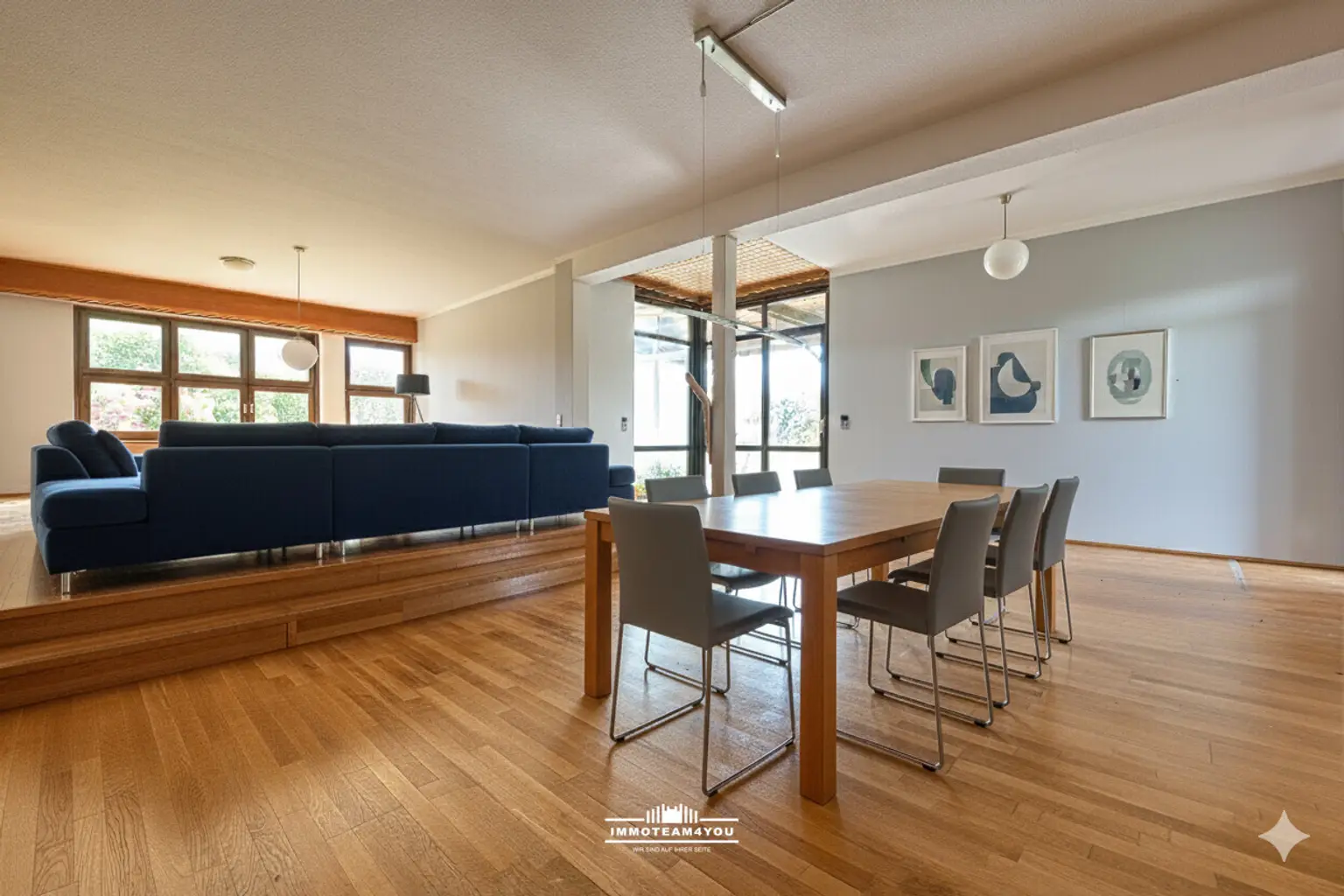 Sie brauchen viel Platz? Wir haben die Lösung. Sanierungsbedürftiges Architektenhaus in bester Lage.