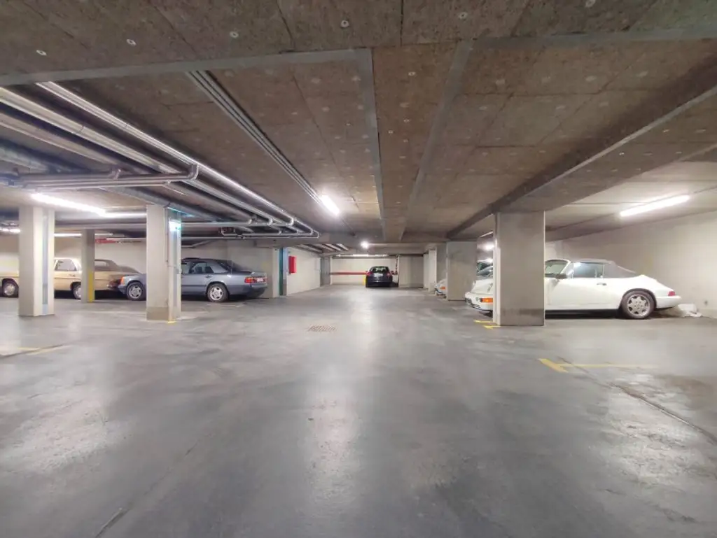 Garagenplatz Nähe U6-Siebenhirten!