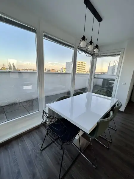 Einzigartige Dachgeschosswohnung mit Traum-Ausblick auf den Kahlenberg!