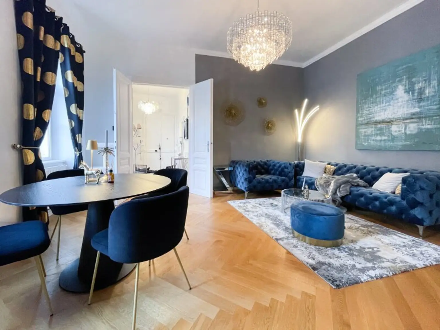 Exklusive Altbau-Residenz mit modernster Technik – hofseitige 2-Zimmerwohnung mit Balkon beim Naschmarkt