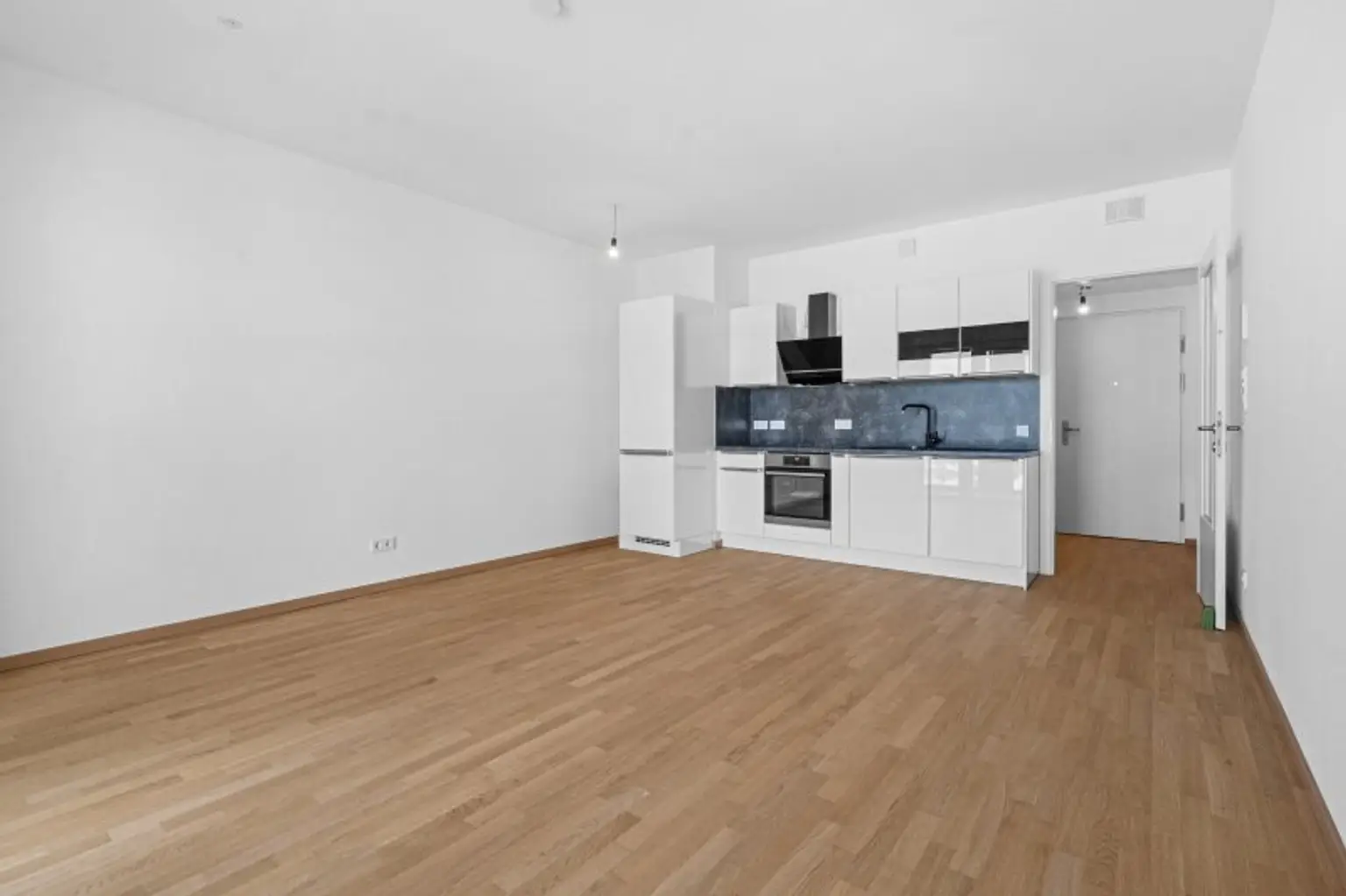 Modernes Wohnen über den Dächern Wiens – stilvolle Neubauwohnung mit Loggia im 18. Stock des Helio Towers
