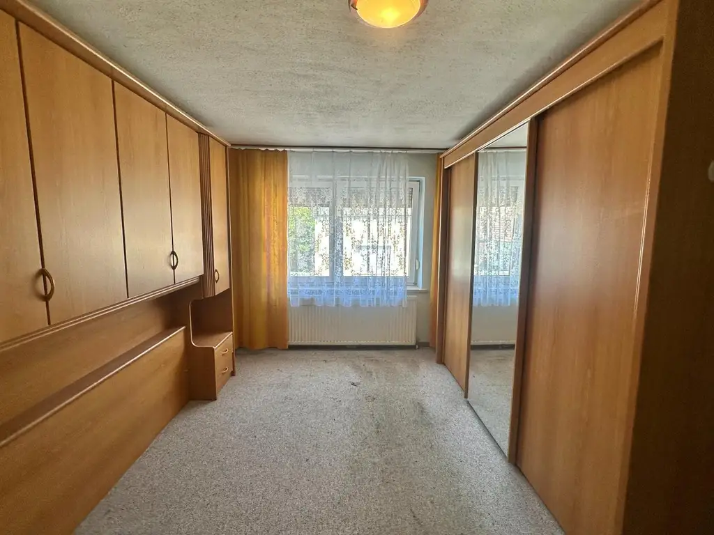 Ländliches Paradies - Sanierungsbedürftiges Landhaus auf großem Grundstück!