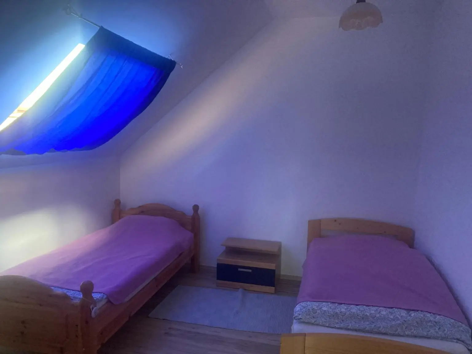 Zinshaus mit 3 Wohnungen, Garagen und Nebengebäude