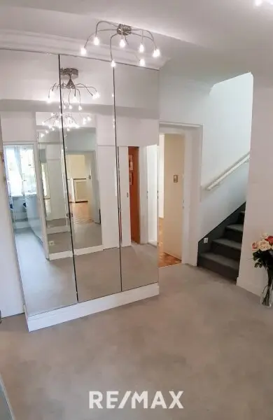 Vorraum und Aufgang zur oberen Etage