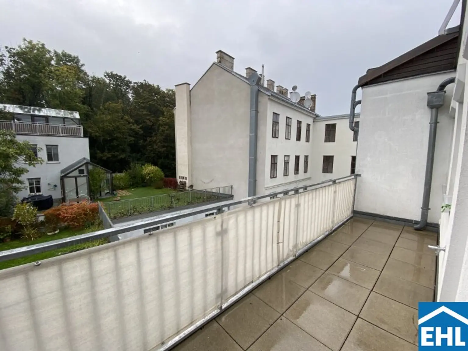 Ruhige Dachgeschosswohnung Terrasse und Balkon !