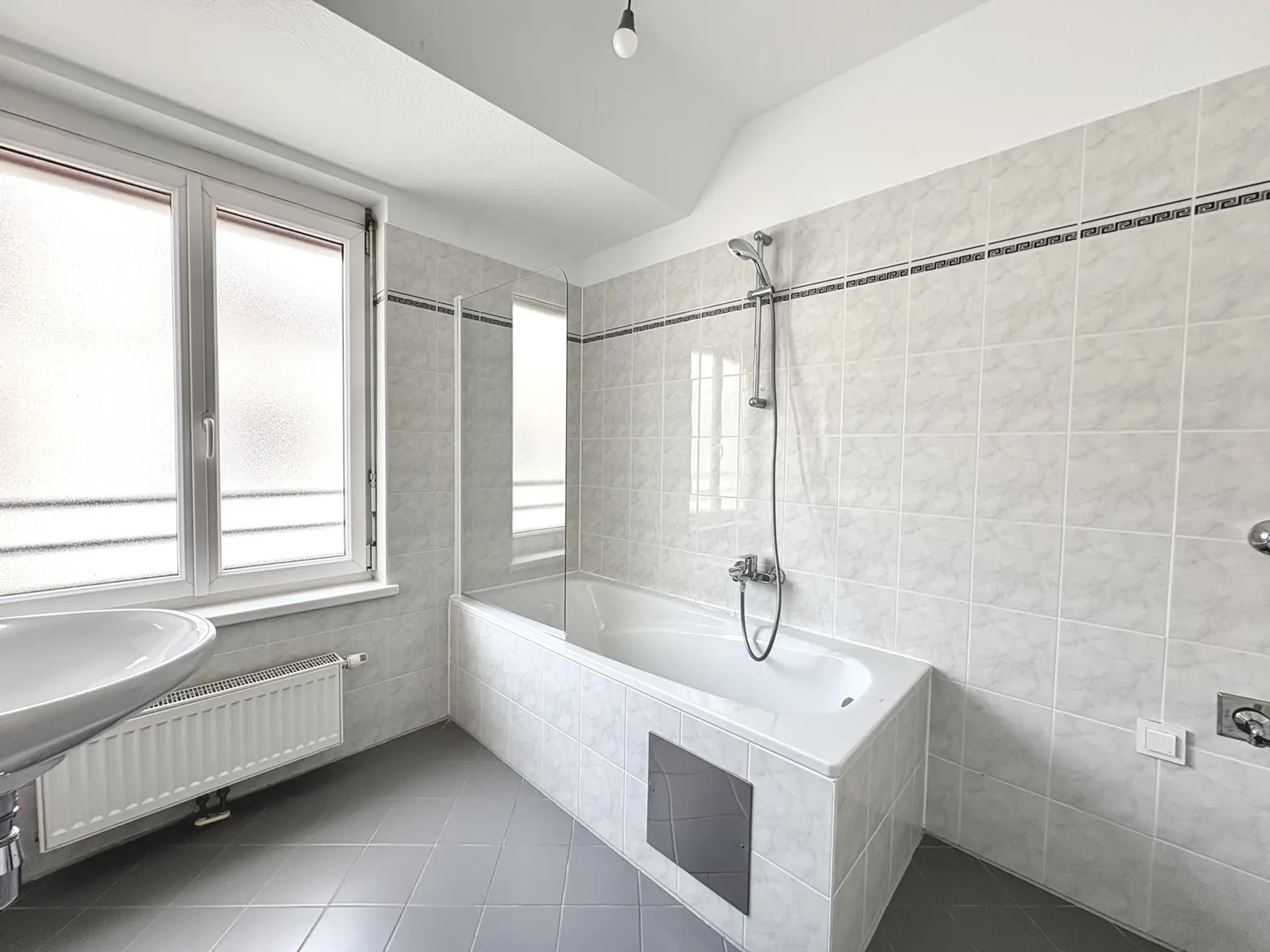 20250327_105958165_iOS