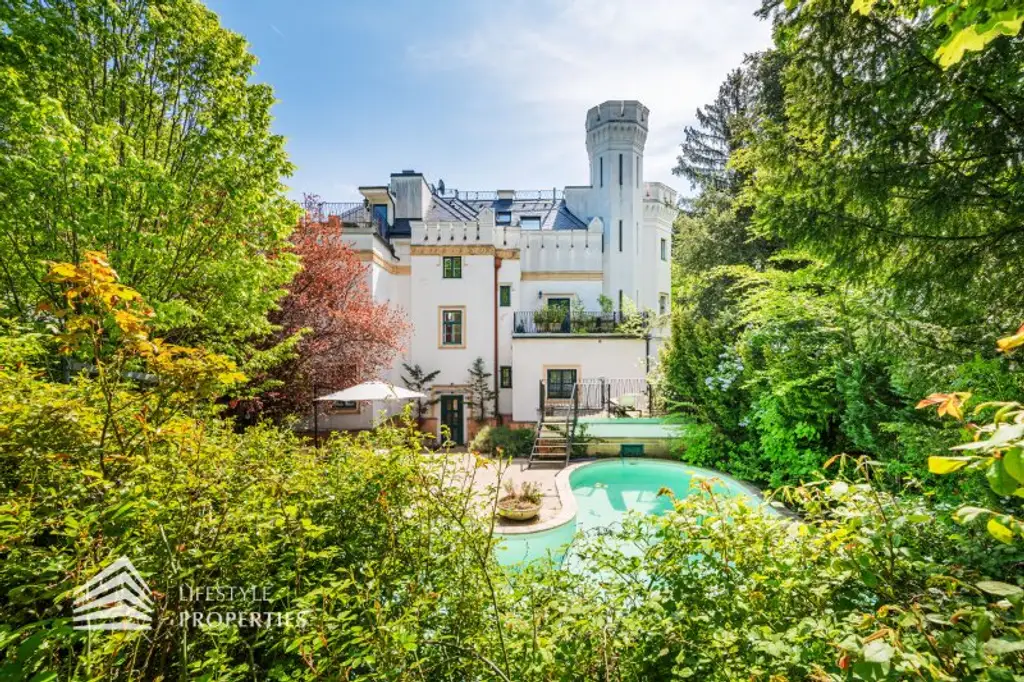 Luxuriöser 14- Zimmer Wohntraum mit Dachterrasse und Pool, Nähe Wilhelminenschloss