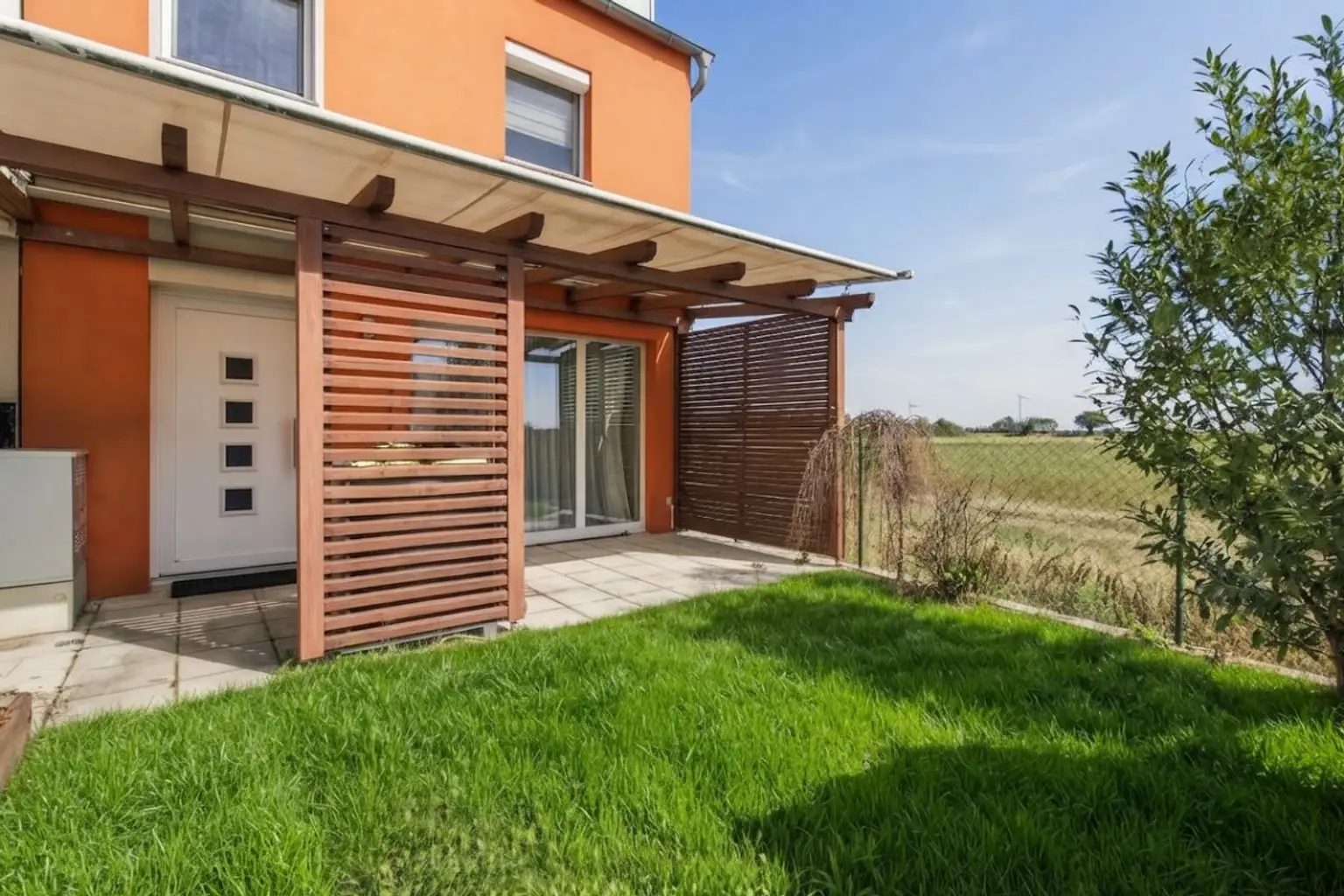 C | ++ NEU ++ Eck-Reihenhaus mit Garten, Terrassen & ZWEI Stellplätzen | Prima Service Immobilien