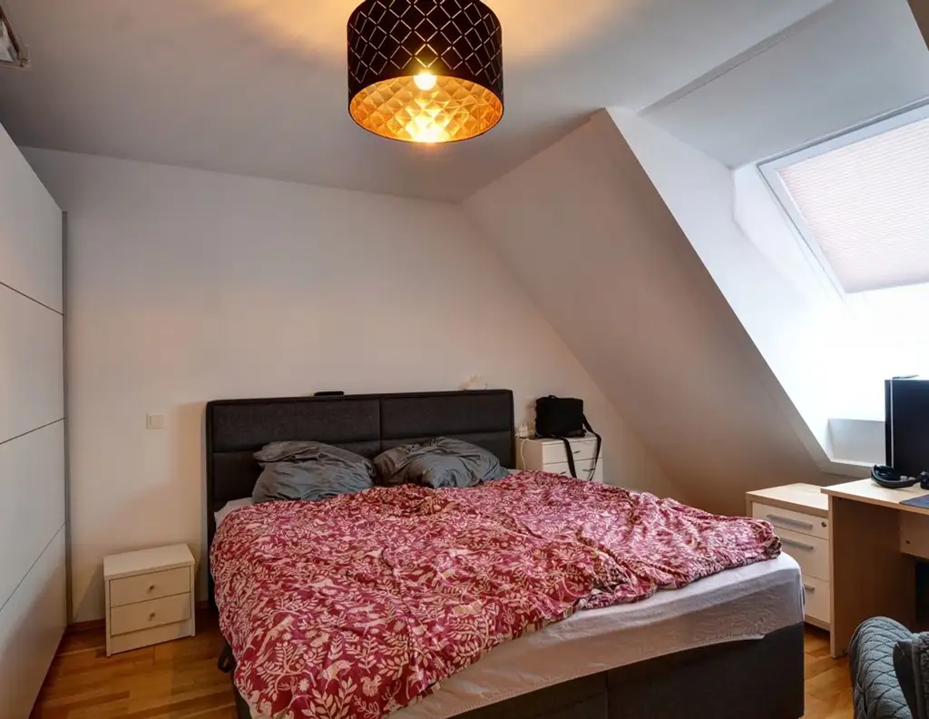 Dachgeschosswohnung mit Balkon, Garten, Lift und Tiefgaragenplatz - vermietet bis Ende 2026