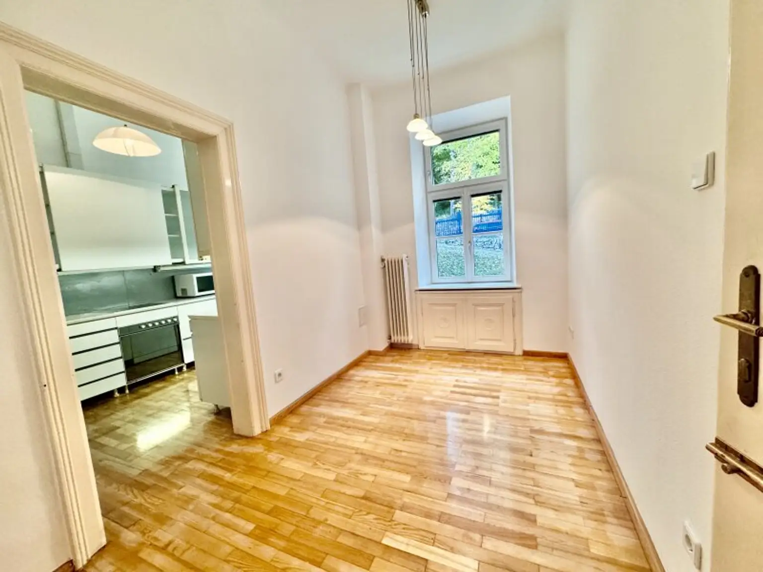 Beletage in Waldrandlage, große Terrasse, Gartennutzung, Carport, energieeffizient, Grünblick