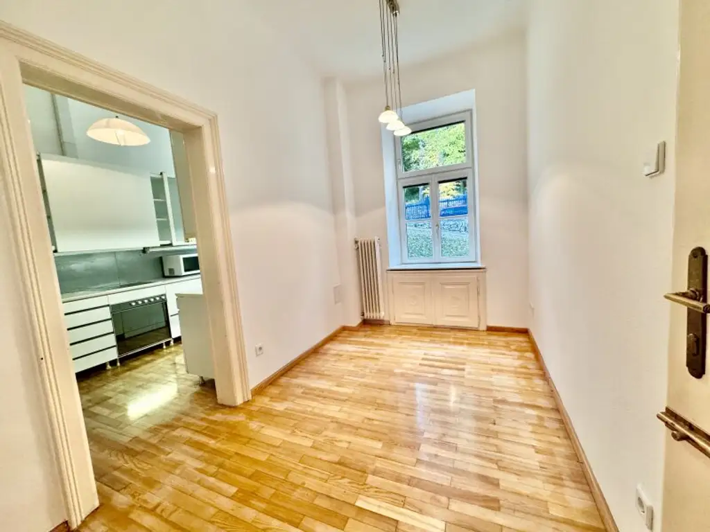 Beletage in Waldrandlage, große Terrasse, Gartennutzung, Carport, energieeffizient, Grünblick