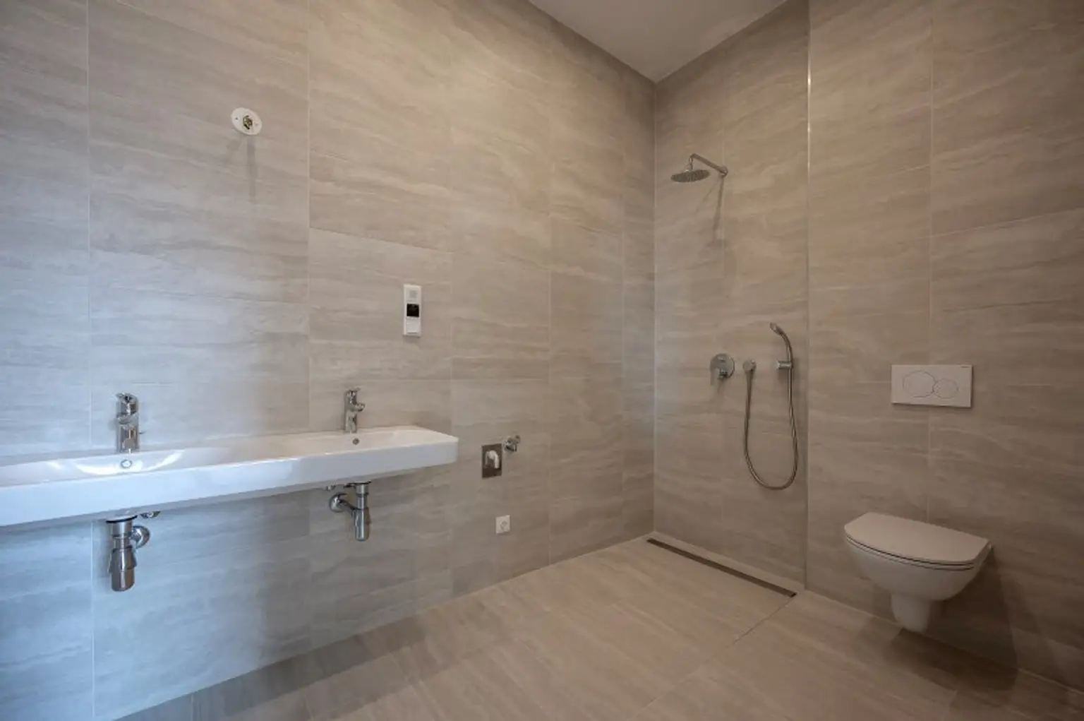 ++FonteFlats++ Außergewöhnlicher 4-Zimmer Dachgeschoss-ERSTBEZUG mit großartiger Dachterrasse