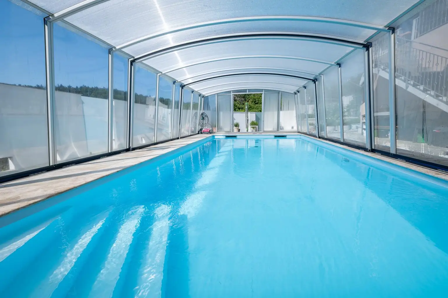 überdachter Pool