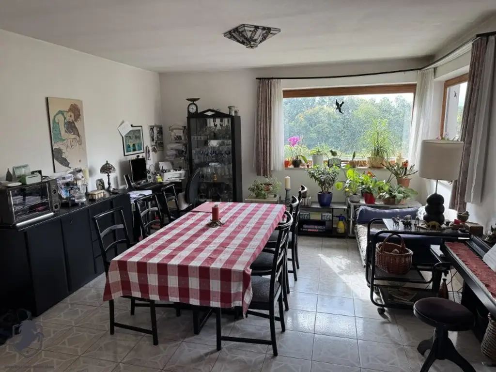 Einfamilienhaus mit großem Keller und traumhaftem Wald-Blick