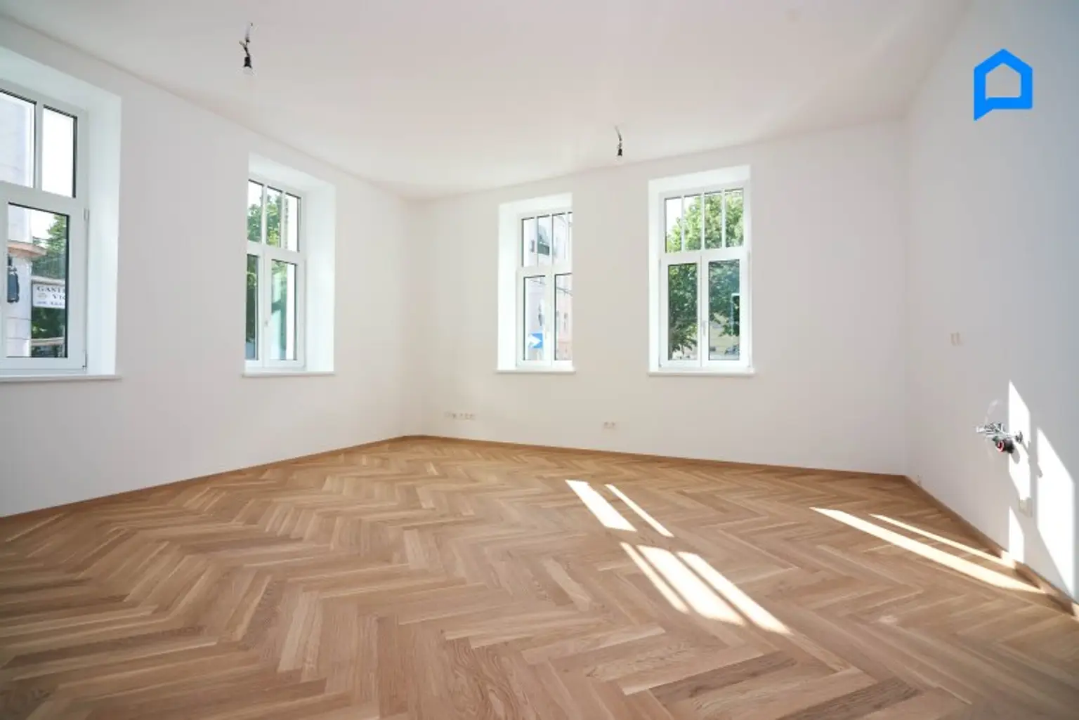 ERSTBEZUG, hell. JETZT einziehen! Kernsanierter Albau mit modernster Ausstattung TOP 5 / 53,18 m² Wohnfläche, 2 Zimmer plus Nebenräume, Kurzzeitvermietung möglich !