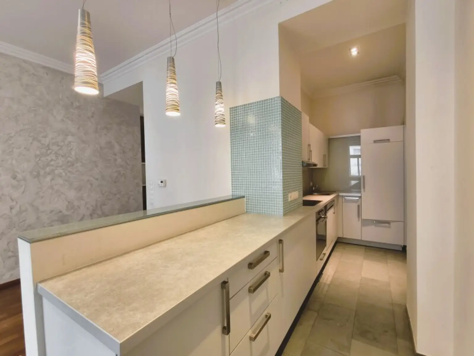 Geräumige 2 Zimmer im stilvollen Altbau - Zentrale Lage Pilgramgasse, 1050 Wien - U4 Fußläufig