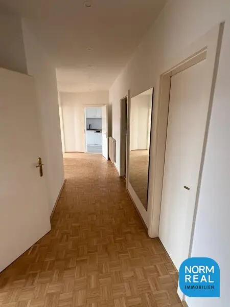 Dachgeschosswohnung mit Terrasse Nähe Oper