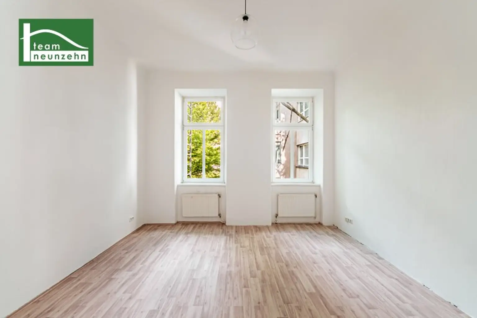 Ideal WG geeignet! Innenhof gerichtete Altbau-Wohnung nahe U4 und U6 in Sechshaus!
