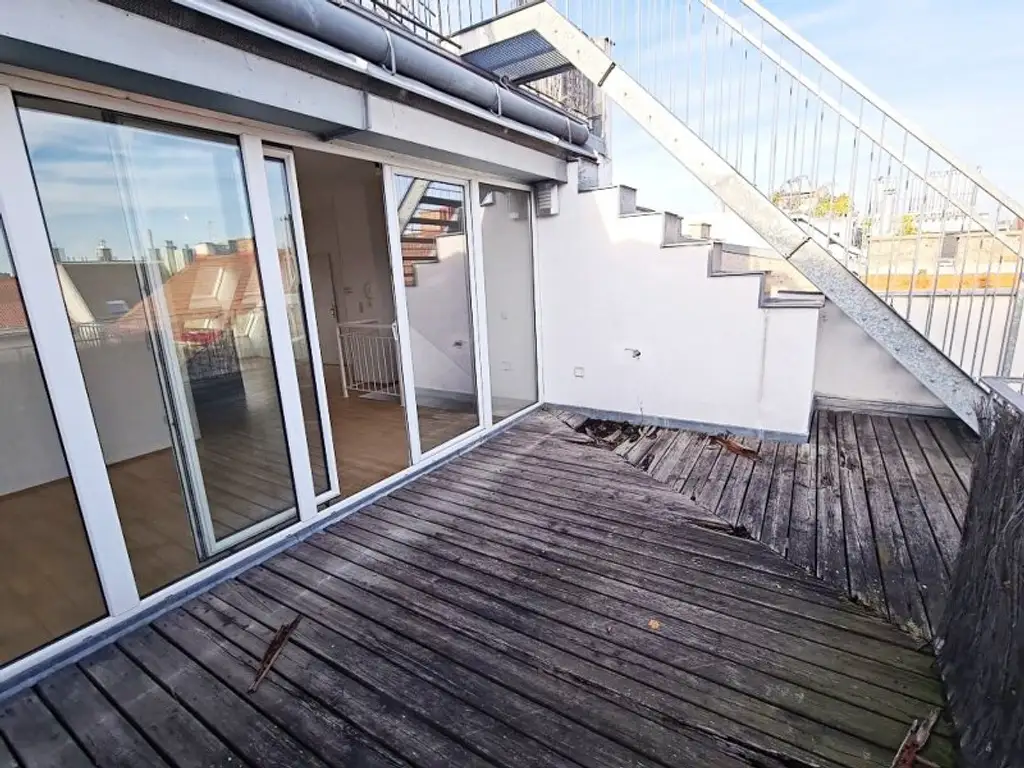 TERRASSENHIT, DACHGESCHOSS, 138 m2 Maisonette mit 45 m2 Terrasse, 3 Zimmer, Wohnküche, Wannenbad, Rembrandtstraße