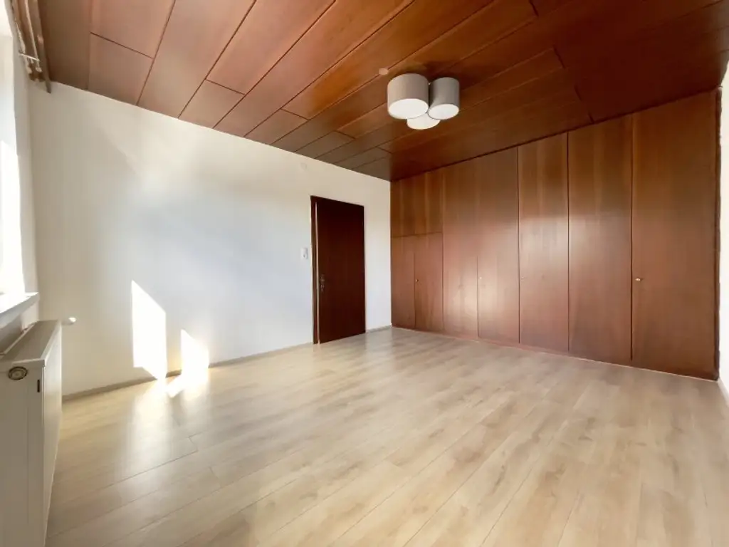Hofseitige Balkonwohnung mit Bergblick!