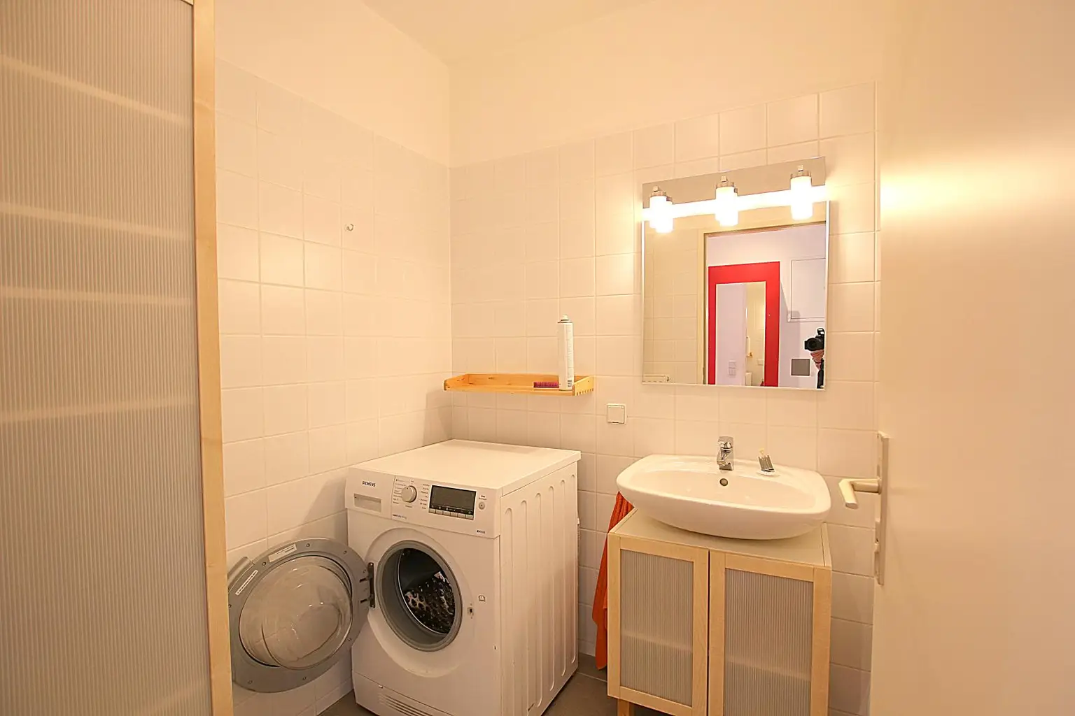 Perfekte 3-Zimmer Wohnung mit Balkon und Garagenplatz, ruhig, vollmöbliert