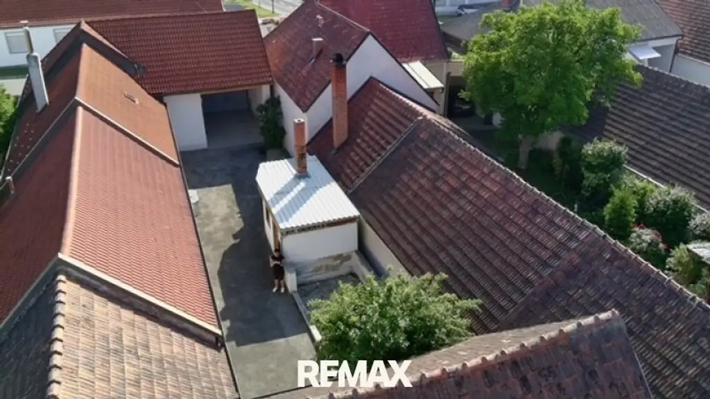 Top sanierter Langstreckhof mit großzügigen Nebengebäuden!