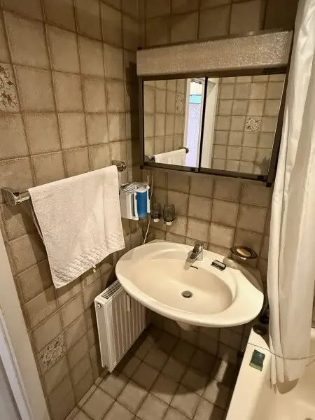 2-Zimmer-mit verglaster Loggia mit Klima & separater Küche gegenüber Village im Dritten!