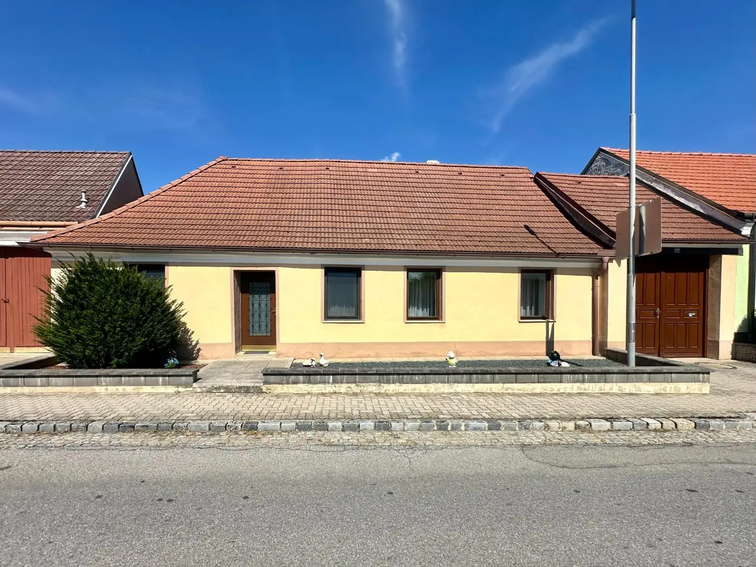 OPEN HOUSE! Charaktervolles altes Bauernhaus mit großzügigem Nebengebäude
