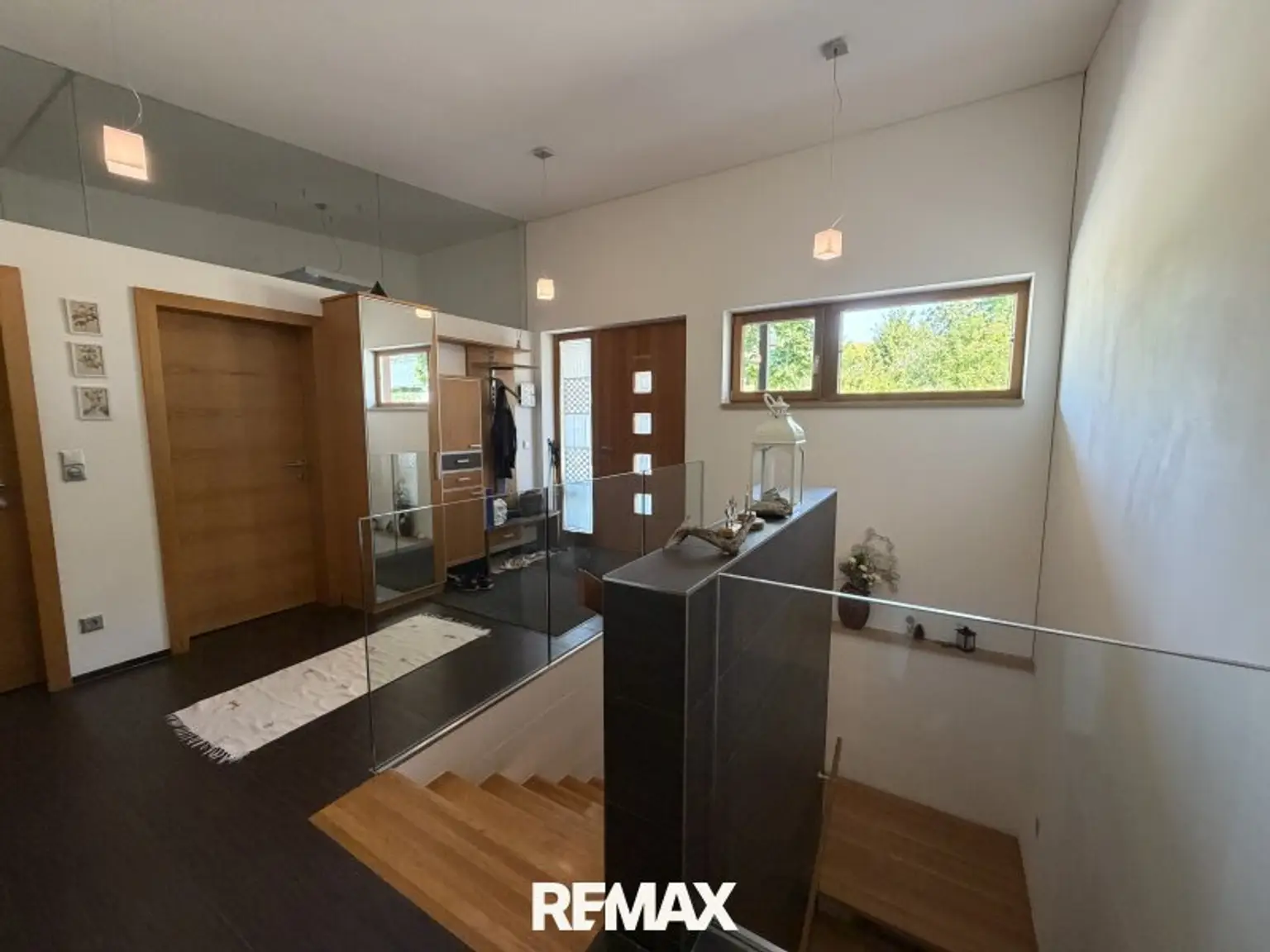 Eingang und Garderobe EG