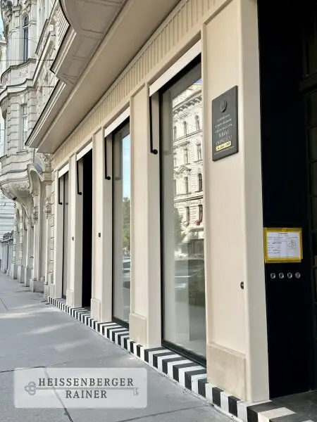 BOUTIQUE RETAIL SPACE /// BESTLAGE IM SERVITENVIERTEL