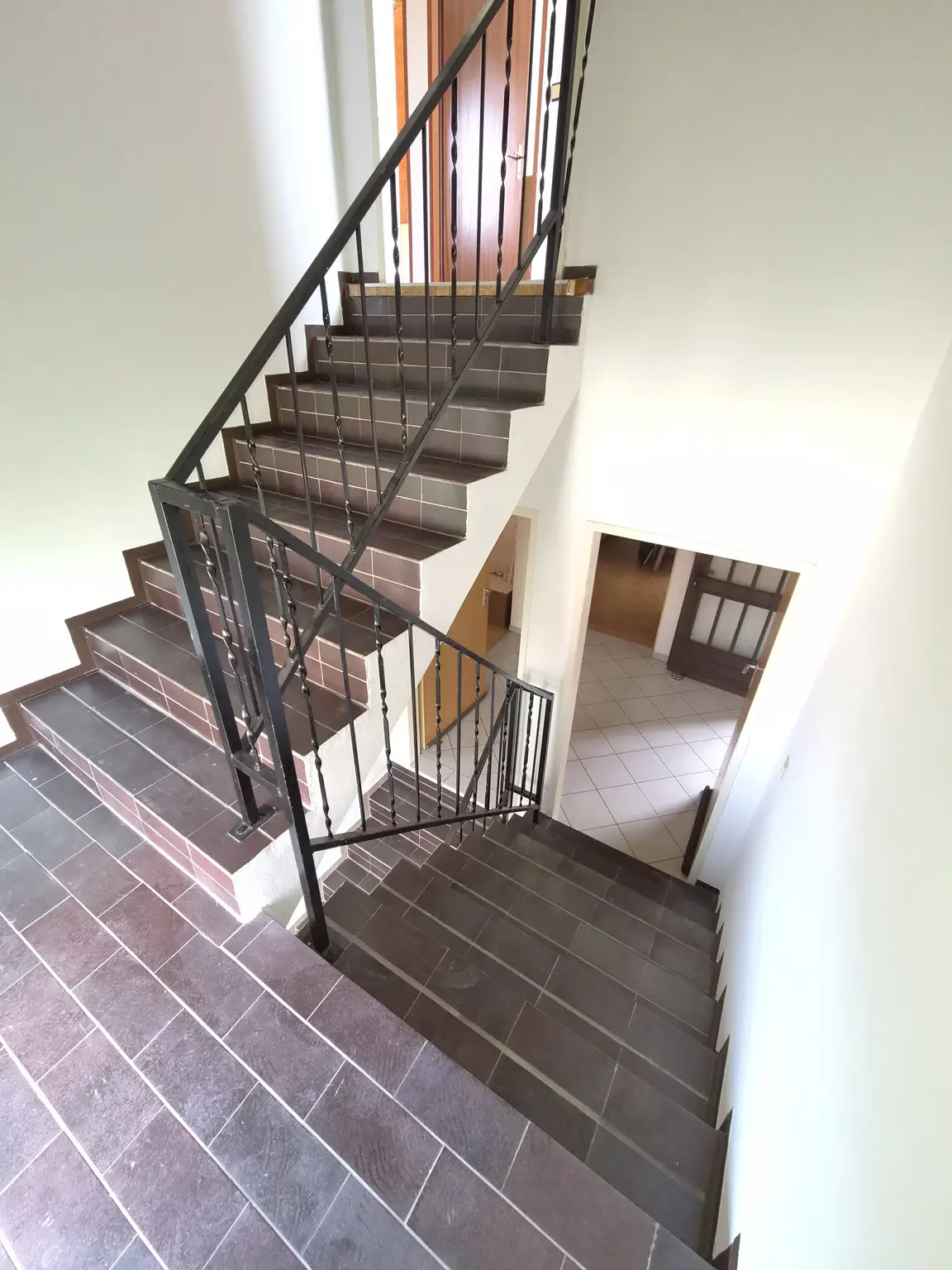 Zweifamilienhaus mit Pool am Waldesrand zu verkaufen!