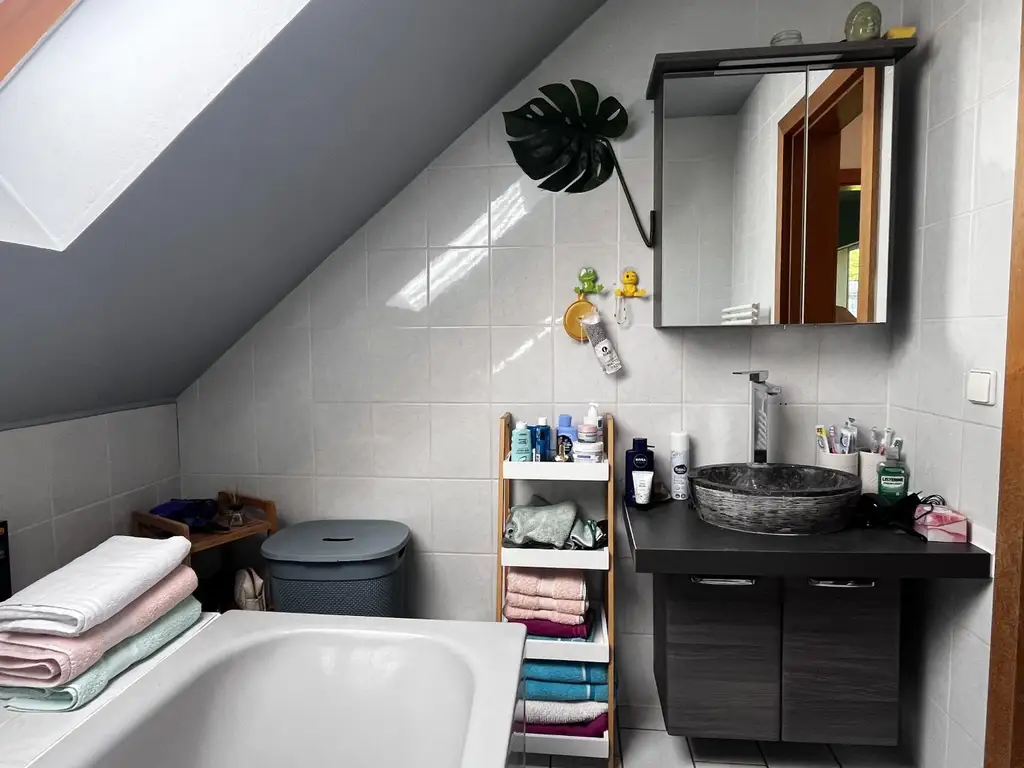 "Solides Haus mit Garten und Pool"