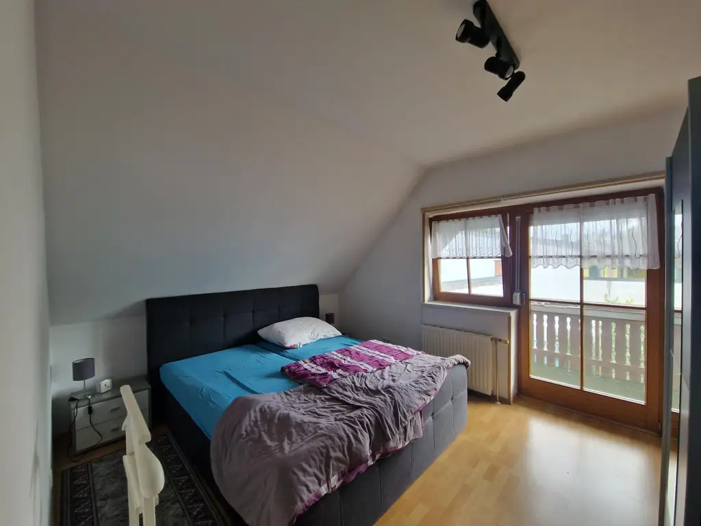 SOLIDES WOHNHAUS MIT EHEMALIGEM SOMMERHAUS, HERRLICHER TERRASSE UND POOL IN TRAUMHAFTER RUHELAGE