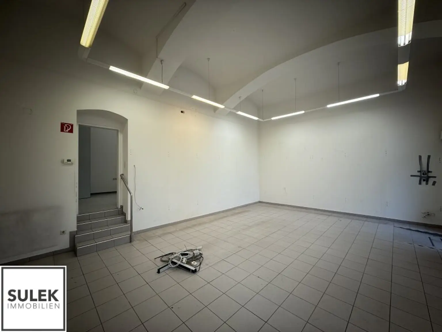 Geschäftslokal in der Döblinger Hauptstraße nahe Bahnhof Spittelau (U4+U6) zur unbefristeten Miete! **VIDEOTOUR**