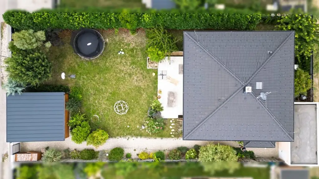 Charmantes Einfamilienhaus mit Nebengebäude und Doppelcarport – Ihr neues Zuhause wartet!