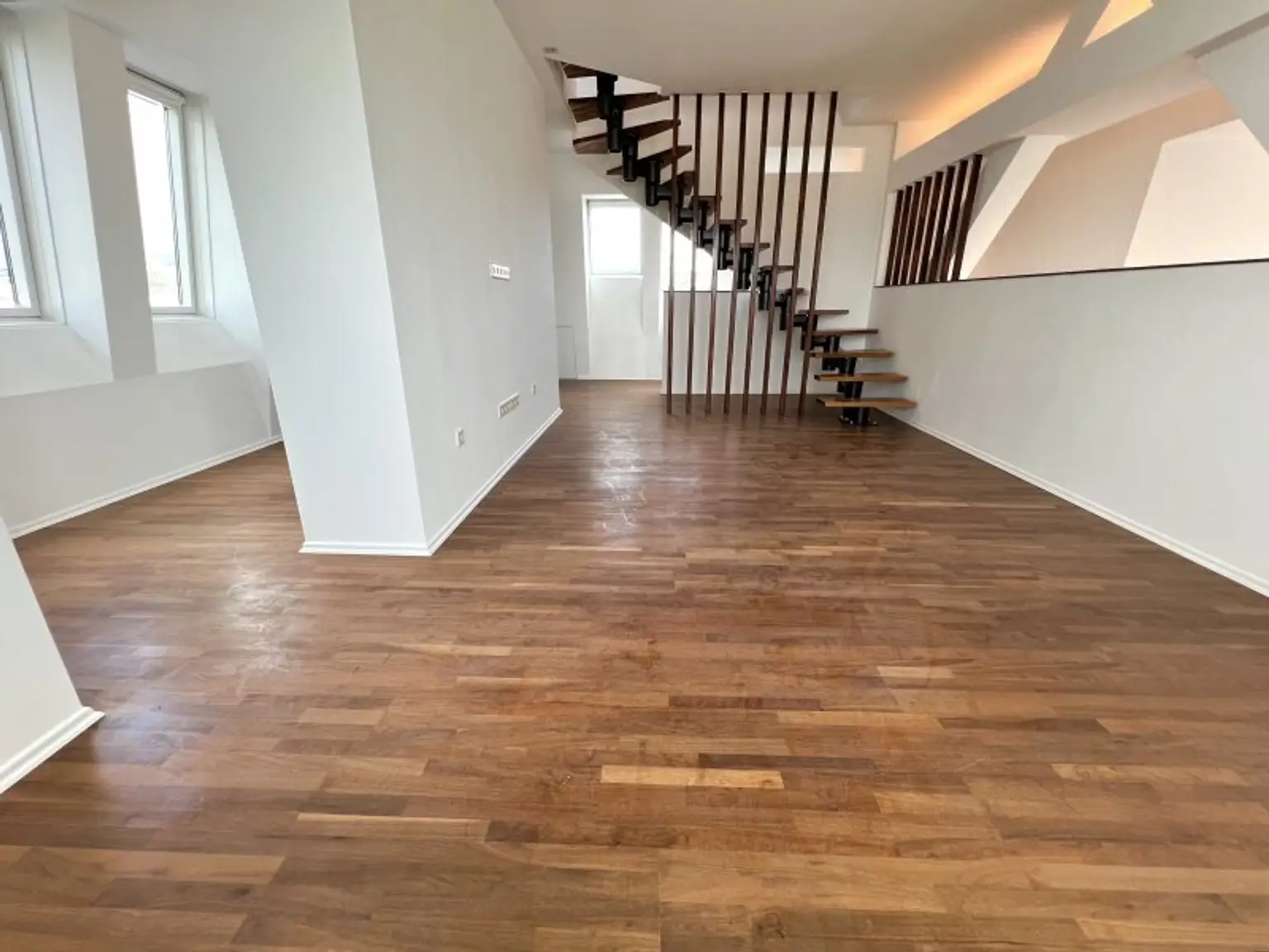 Hier bleiben keine Wünsche offen - Exklusive Maisonette mit 44m² Terrasse nahe Naschmarkt zu mieten!