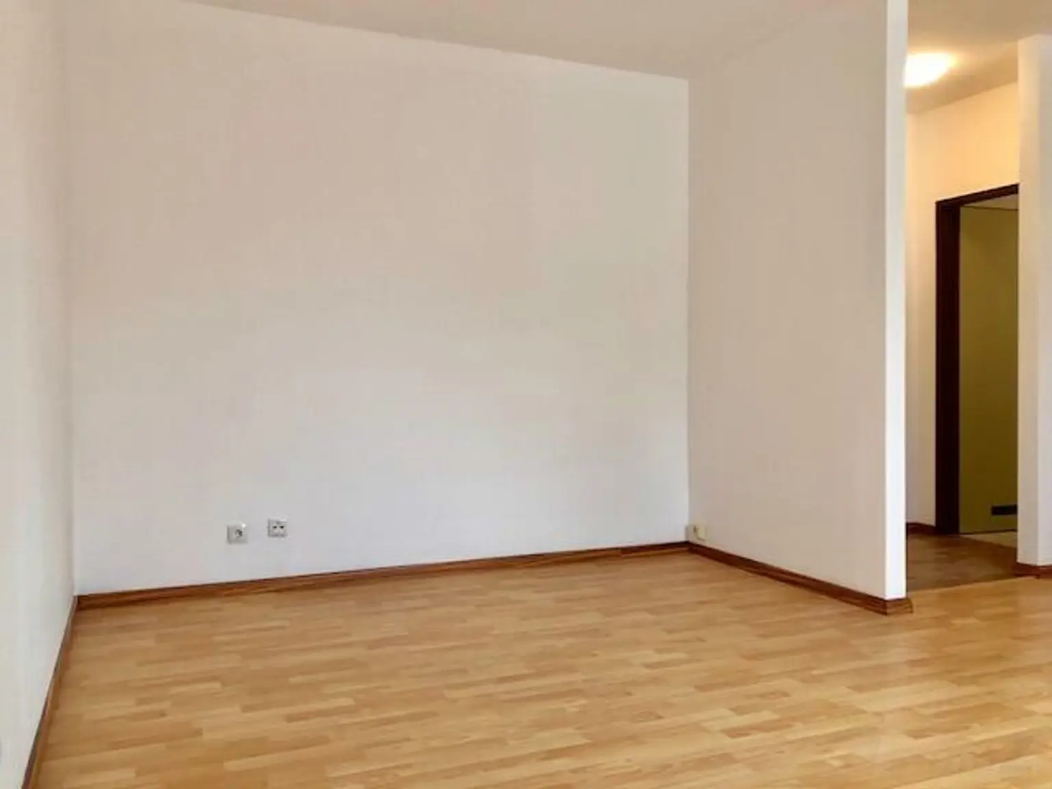 ab sofort - GARCONNIERE in TU Nähe - im 1.OG