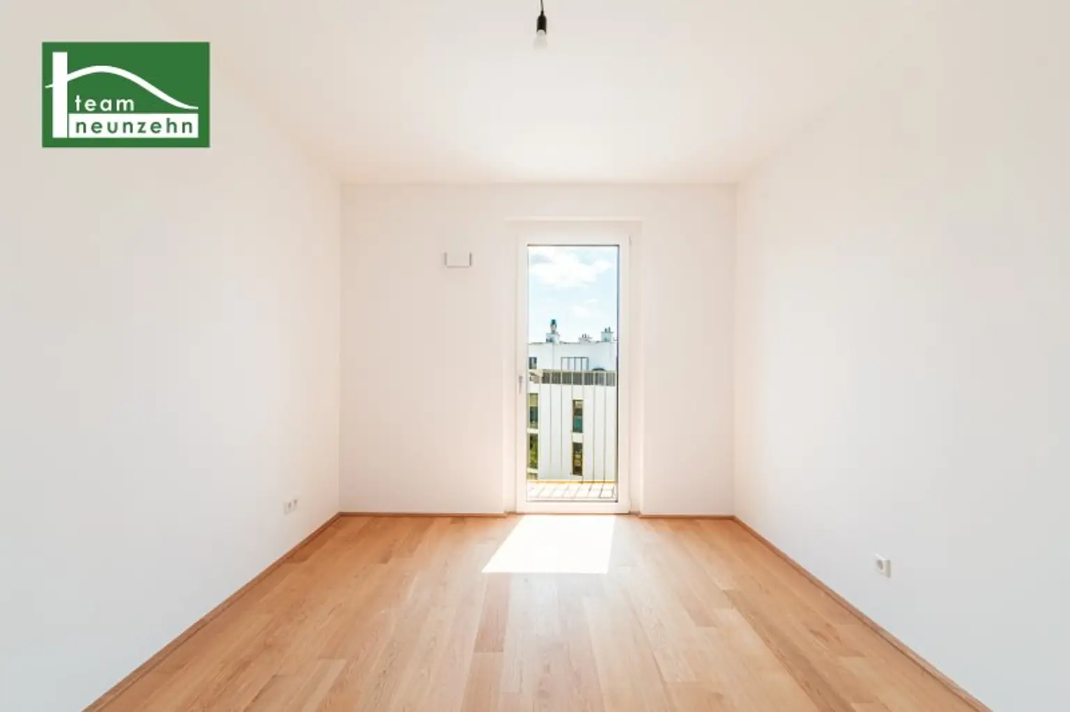 „Hirschfeld – Naturnah wohnen“ – Niedrig-Energie-Standard-Neubau in begehrter Grün-Ruhelage