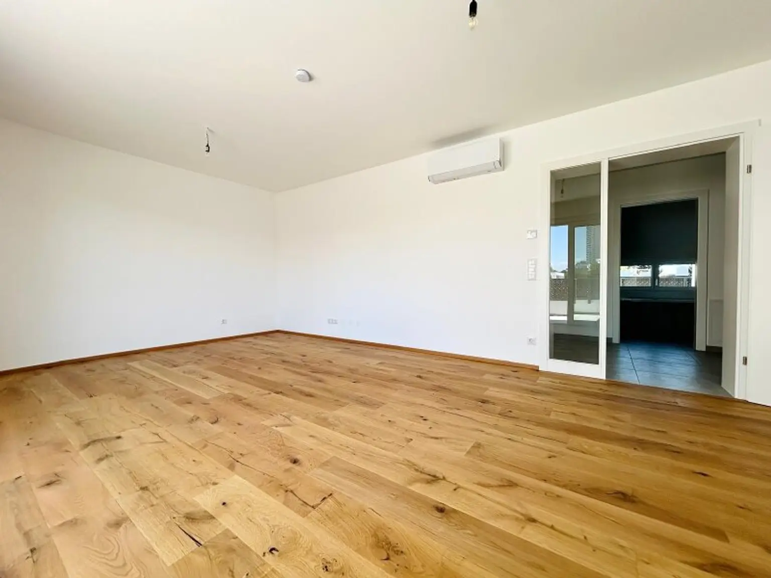 Provisionsfreie, klimatisierte Dachgeschosswohnung nahe der UNO-City – 2 Terrassen, Fitnessraum, PKW-Stellplatz – Erstbezug