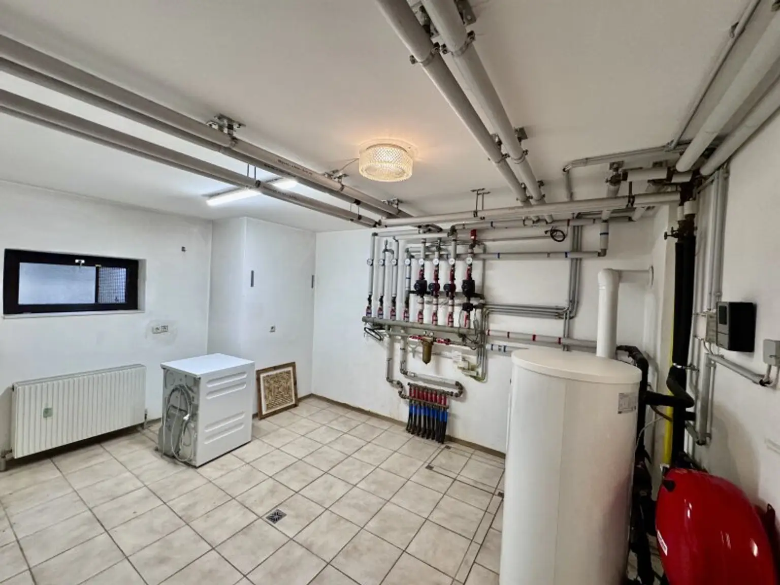 IHR NEUES ZUHAUSE - GROßZÜGIGES EINFAMILIENHAUS MIT SWIMMINGPOOL IN FLORIDSDORF